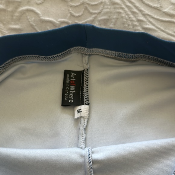 🧜🏼♀️Fun Ocean Mirmaid leggings. Size M🧜🏼♀️ - Picture 2 of 4